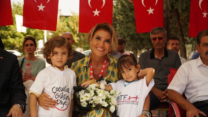 Anaokulunun açılışını sanatçı Gülben Ergen yaptı