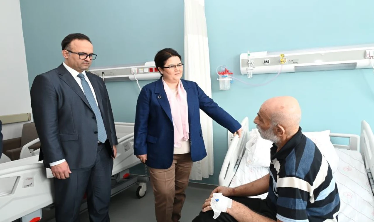 AK Parti Osmaniye Milletvekili Derya Yanık, Devlet Hastanesini ziyaret etti