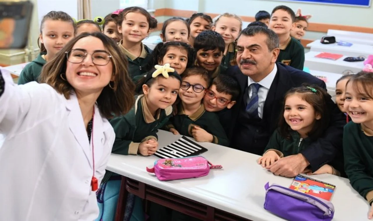 Bakan Tekin’den İstanbul’da okul ziyareti