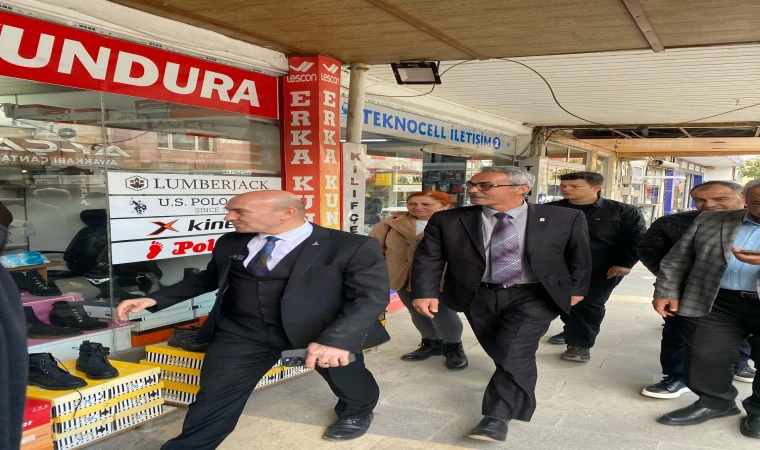 İzmir Büyükşehir Belediye Başkanı Tunç Soyer Düziçi'nde esnaf ziyareti yaptı