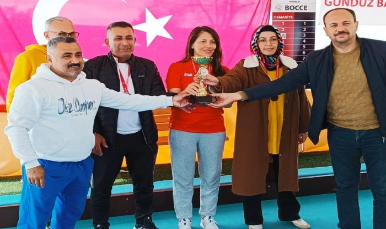 Bocce turnuvasına 8 takım 40 sporcuyla katıldı