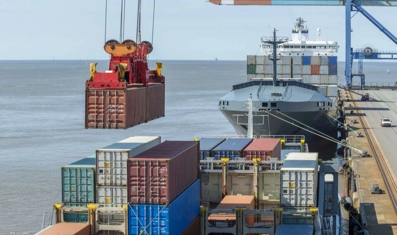 Dış ticaret açığı Şubat’ta yüzde 14,8 arttı