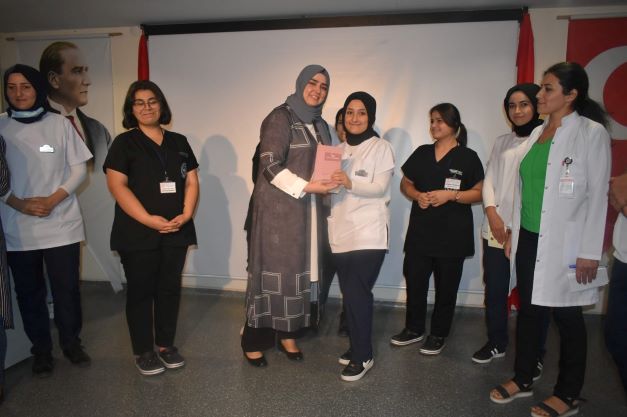 Stajyer sağlıkçılara eğitim verildi