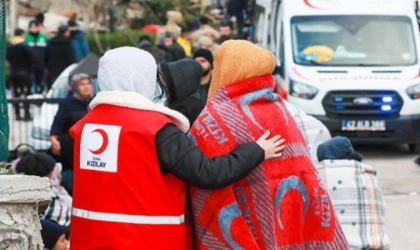 Bursa Kızılay’dan deprem bölgesine yardım sürüyor