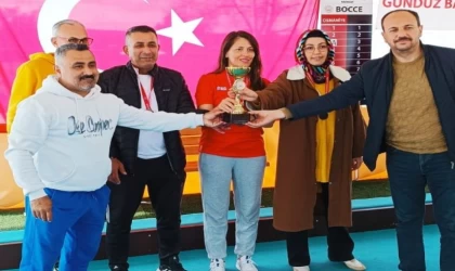Bocce turnuvasına 8 takım 40 sporcuyla katıldı