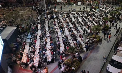 Kadir Gecesi İftarında Burhaniyeliler Cumhuriyet Meydanı’nda Buluştu