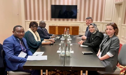 Bakan Göktaş’tan Berlin’de Filistin, Kongo, Gine ve Cezayirli bakanlarla ikili görüşme