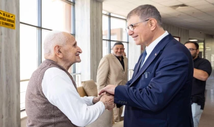 İzmir’de Başkan Tugay’dan bayram öncesi ziyaretler