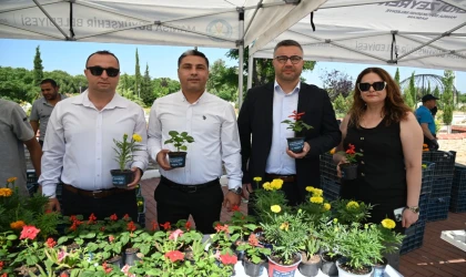 Manisa’da bayramlık çiçekler Büyükşehir’den